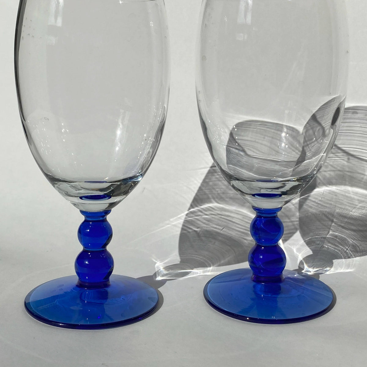 Water Goblet Cobalt Blue w/ Clear Stem 16 oz - Party Time Rental