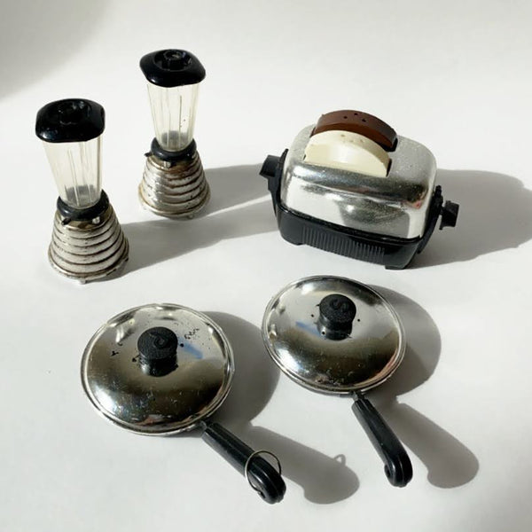 vintage 1950s toast and toaster salt and pepper shakers
